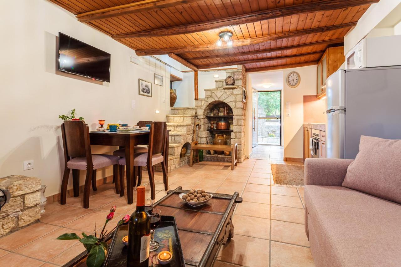 Petalidi Olive Garden Stone House Near The Beach 외부 사진
