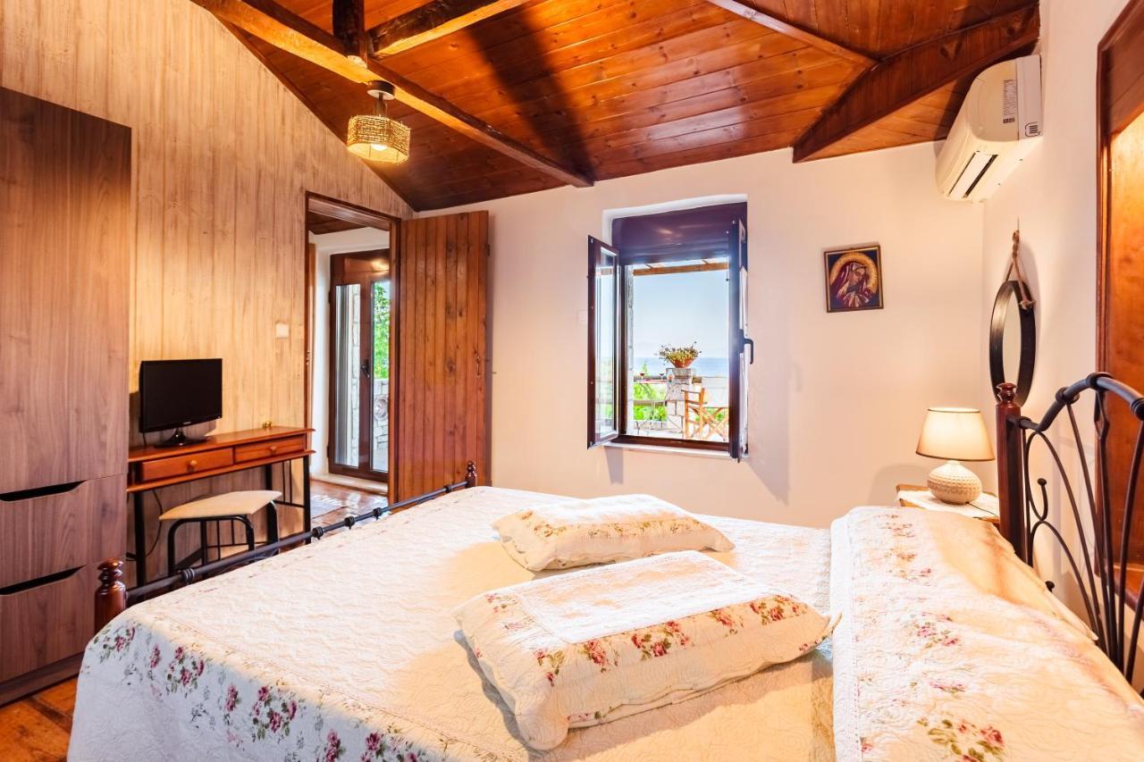 Petalidi Olive Garden Stone House Near The Beach 외부 사진